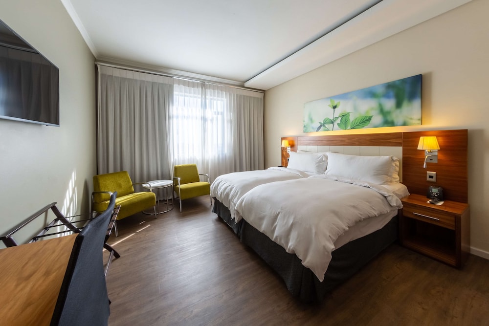 Deluxe, One Twin Bed - Photo 1