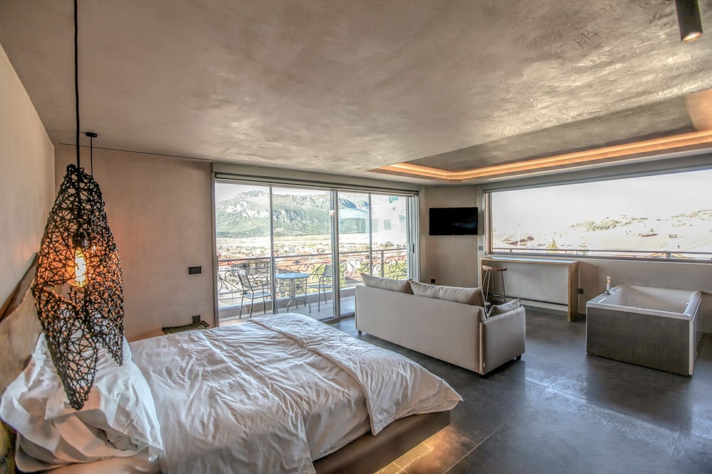 Premium Suite, Hot Tub, Mountain View