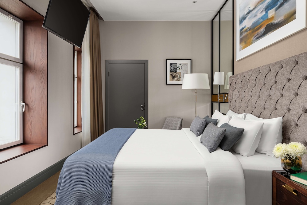 Comfort Room, 1 King Bed, Accessible photo 3