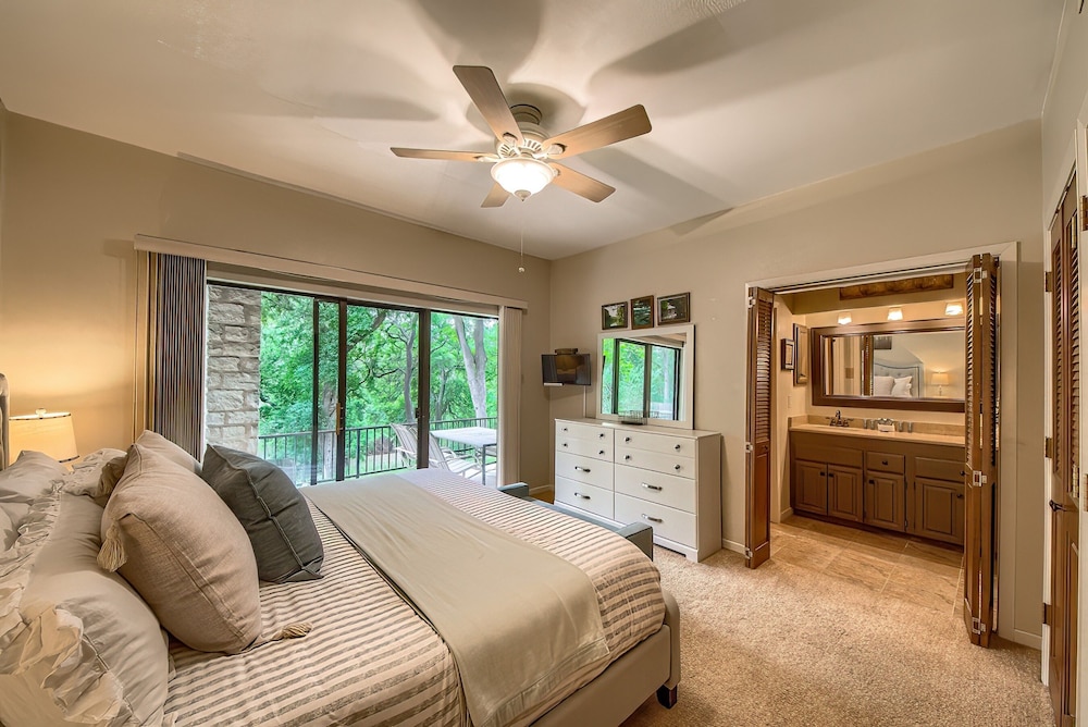 Condo, 3 Bedrooms