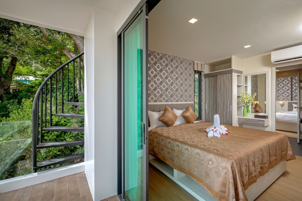 Two Bedroom Penthouse with Private Pool and Sea View - Photo 5
