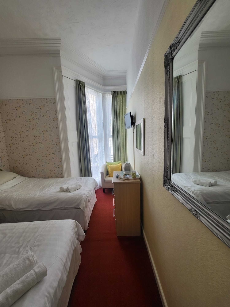 Standard Twin Room (Room 5) photo 3