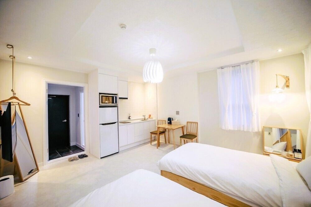 Room (double bed room 203) - Photo 7