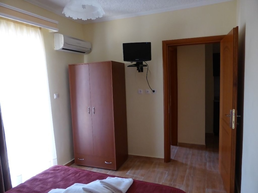 Apartment photo 2