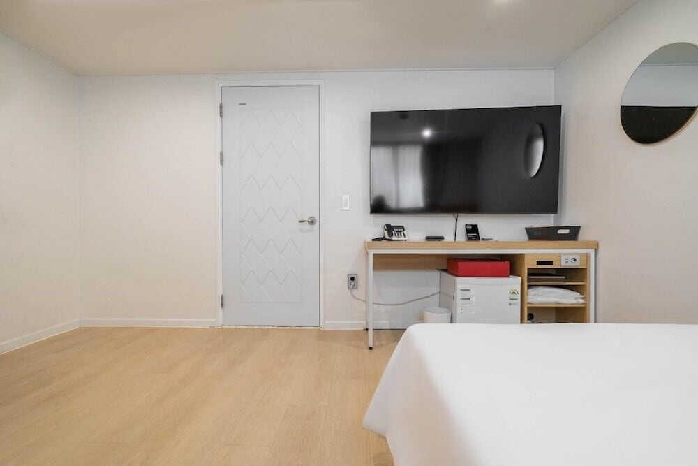 Standard Queen Room - Photo 2