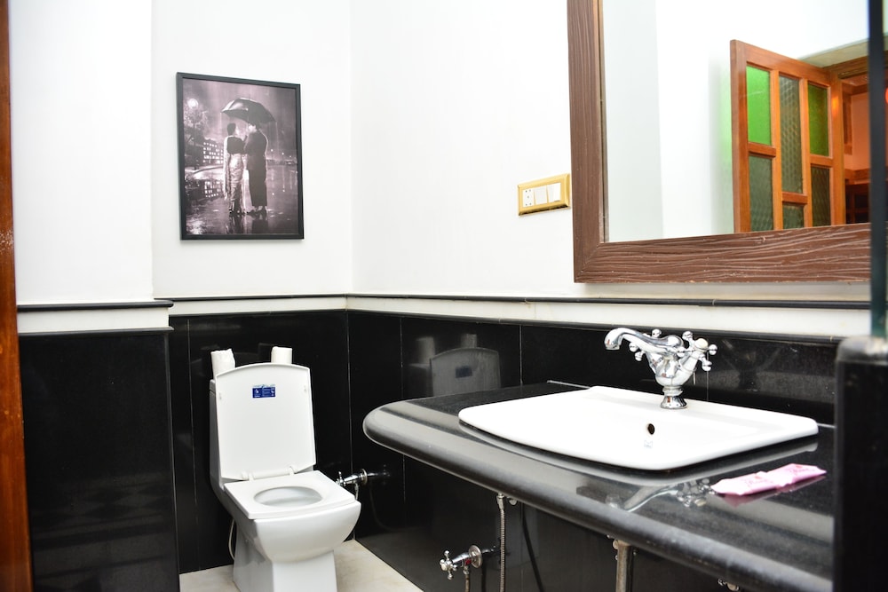 Deluxe Double or Twin Room, 1 King Bed photo 2