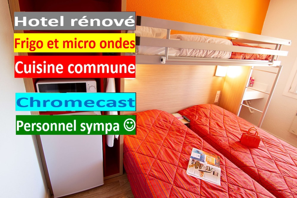 Standard Room, Multiple Beds (Shared Bathroom) photo 3