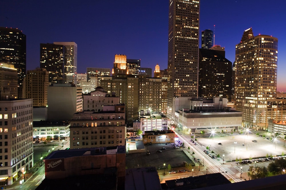 Deluxe Room, 1 King Bed, City View - Photo 16