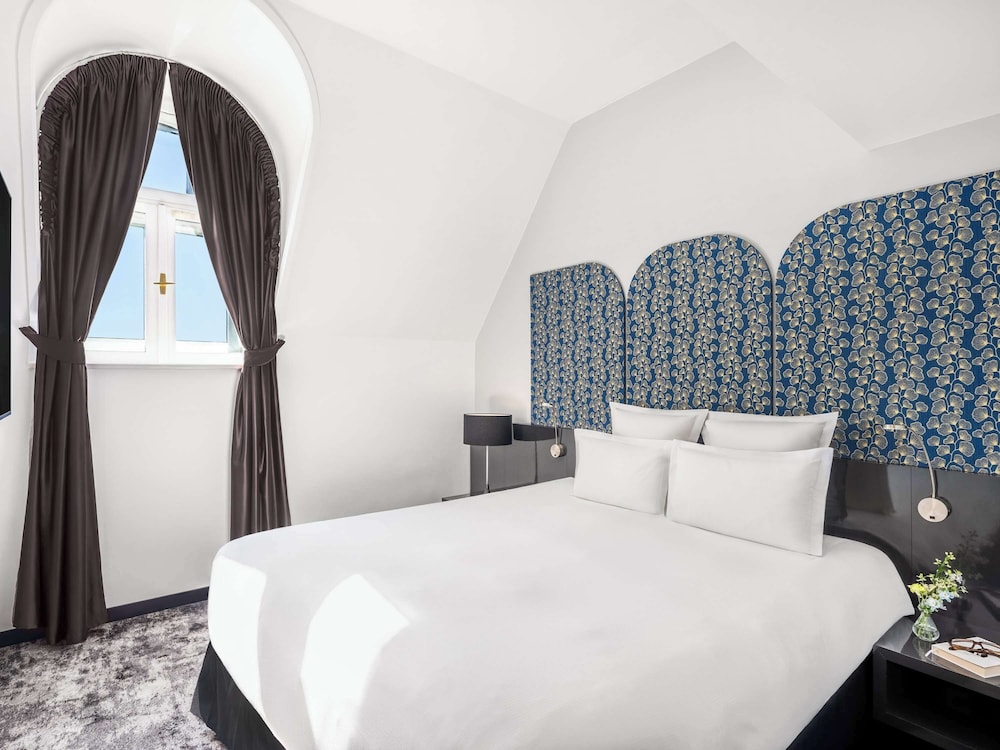Junior Suite, 1 Double Bed (and sofa) thumbnail 6