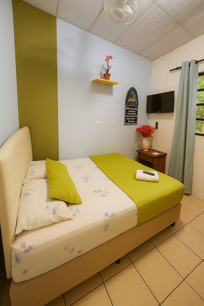 Executive Double Room, 1 King Bed, Courtyard View, Tower photo 1