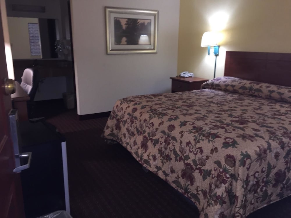 Standard Room, 1 King Bed, Non Smoking photo 1