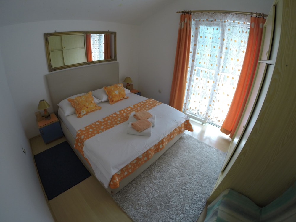 Deluxe Apartment, Jetted Tub