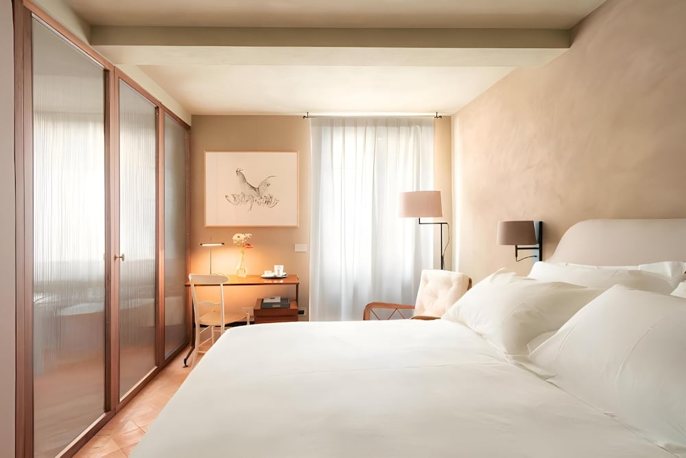 Superior Double Room, Private Bathroom, City View (Twin)
