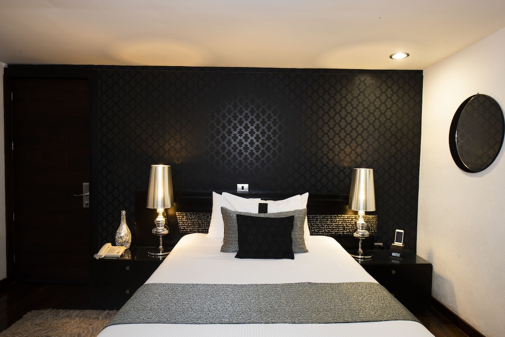 Junior Suite, 1 Queen Bed - Photo 4
