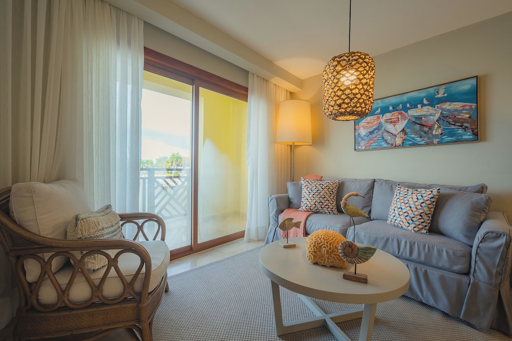 Luxury Suite, 1 Bedroom, Kitchenette, Ocean View thumbnail 5