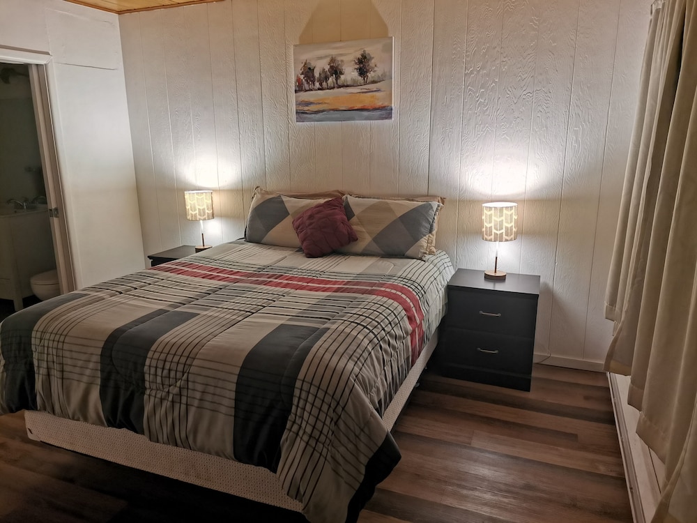 Deluxe Room, 1 Queen Bed photo 1