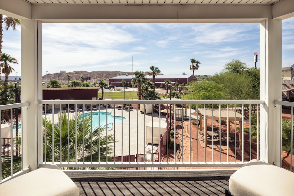 Suite, 1 King Bed, Balcony photo 2