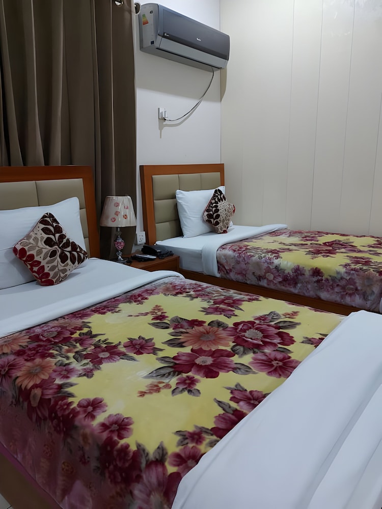 Deluxe Double or Twin Room photo 2