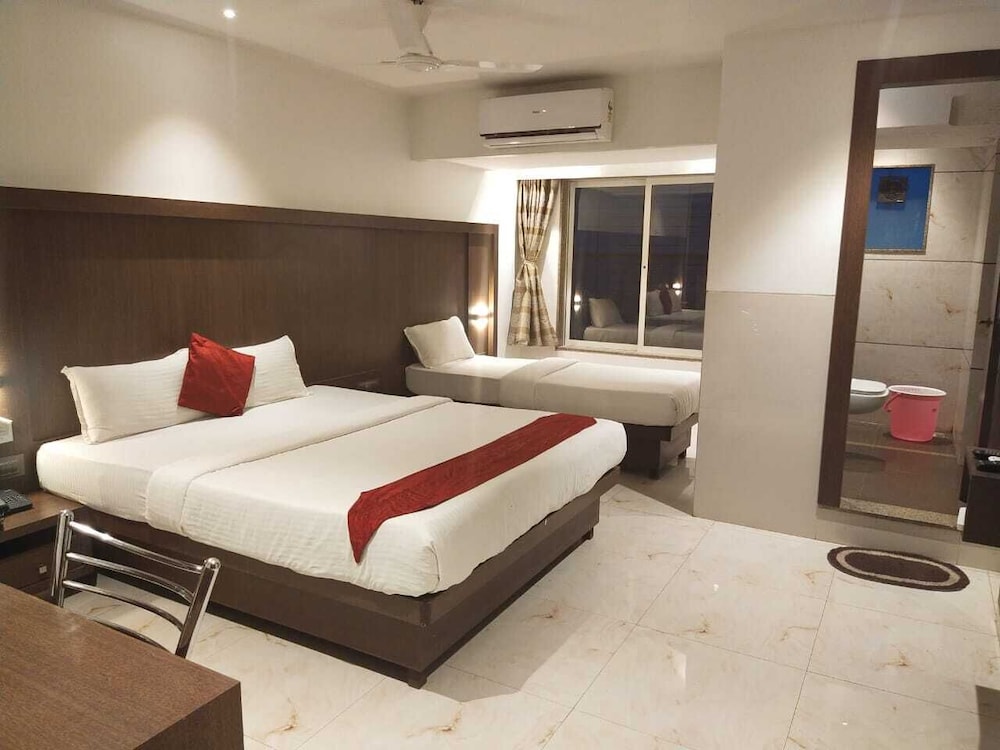 AC Deluxe Room photo 1