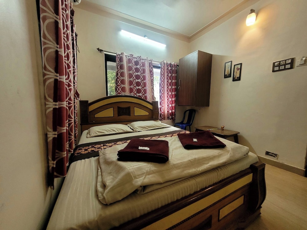 Double Bed Non AC Room - Photo 4