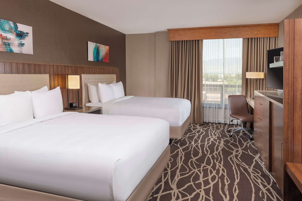 Basic Room, 2 Queen Beds - Photo 2