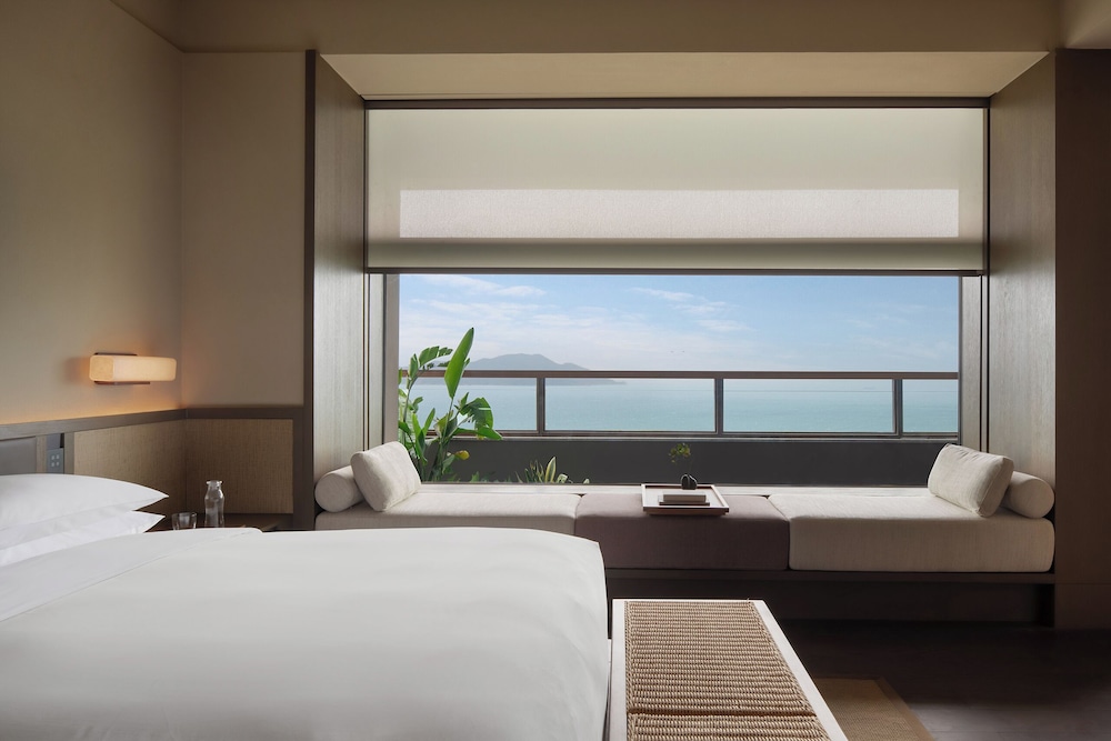 Suite King with Ocean View, Premium