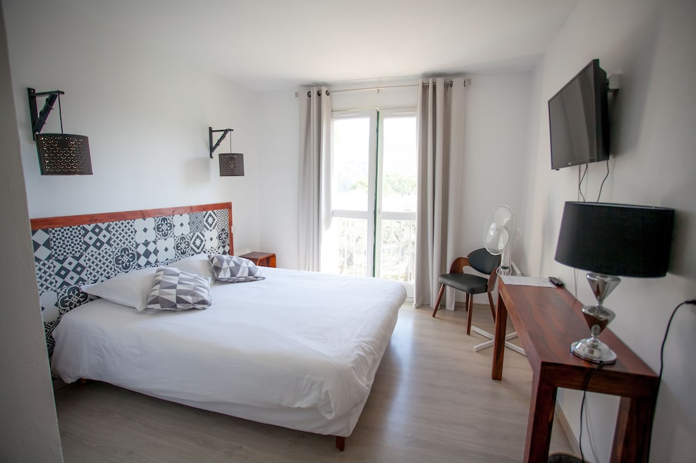 Double or Twin Room, Pool View, Garden Area