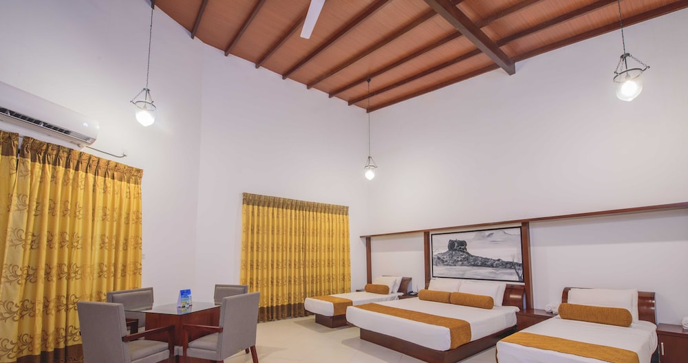 Superior Room, Lake View
