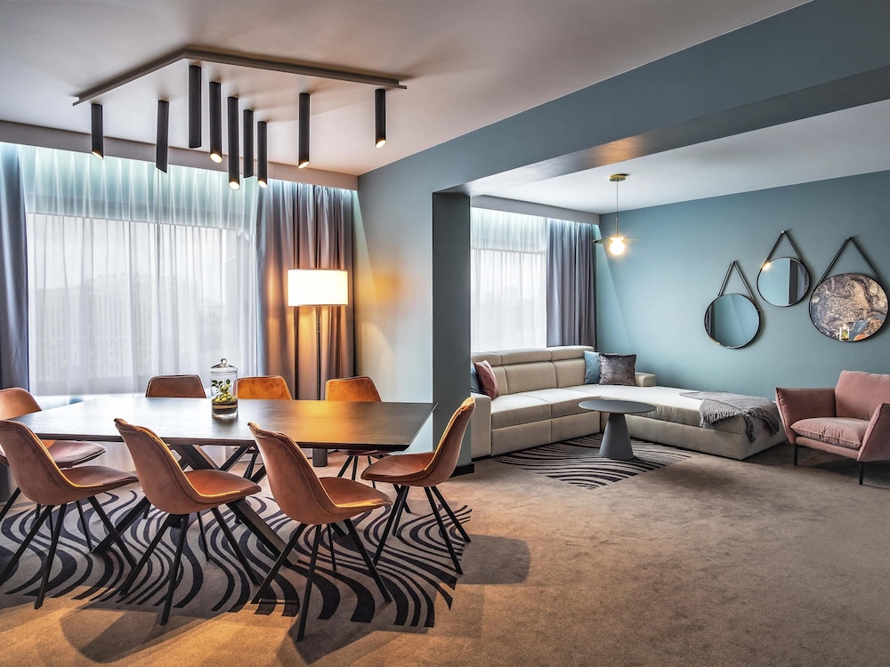 Executive Suite, 1 Queen Bed with Sofa bed
