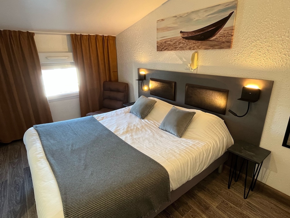 Double Room - Photo 7