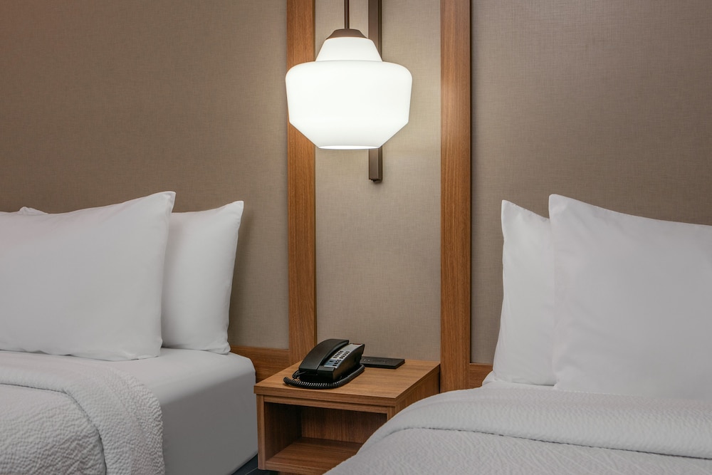 Room, 2 Queen Beds - Photo 4
