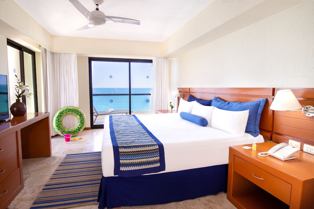 Two Bedroom Family Suite Ocean View - Photo 3