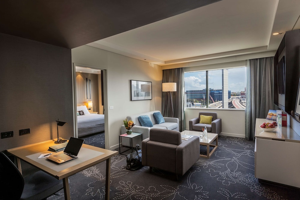 Suite with Club Lounge Access (High Floor, Late check-out)
