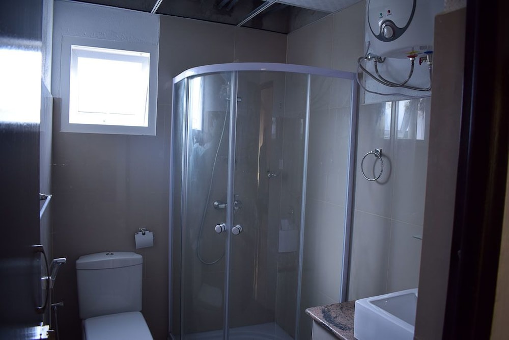 Room, 2 Bedrooms, Private Bathroom photo 3