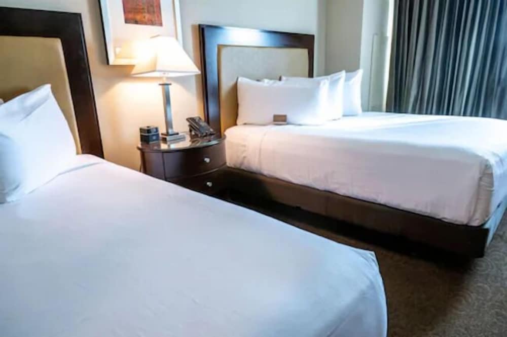Deluxe Room, 2 Queen Beds, Non Smoking - Photo 1