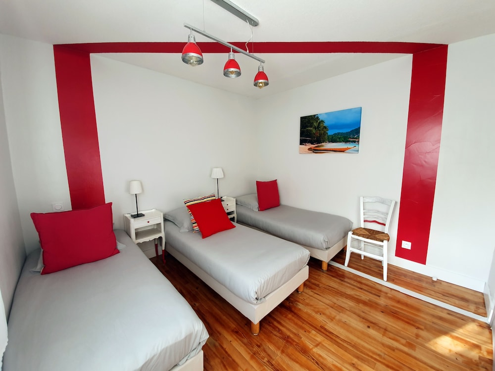 Triple Room, Shared Bathroom (Chambre  Uluwatu) photo 3