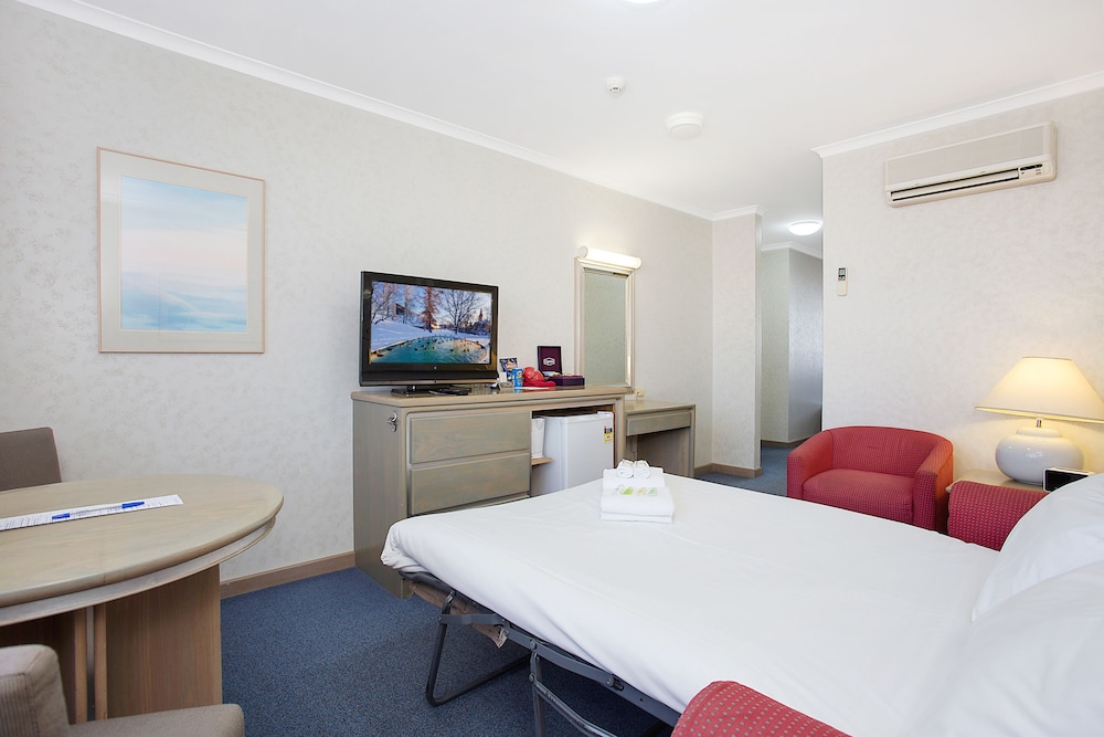 Deluxe King Suite photo 3
