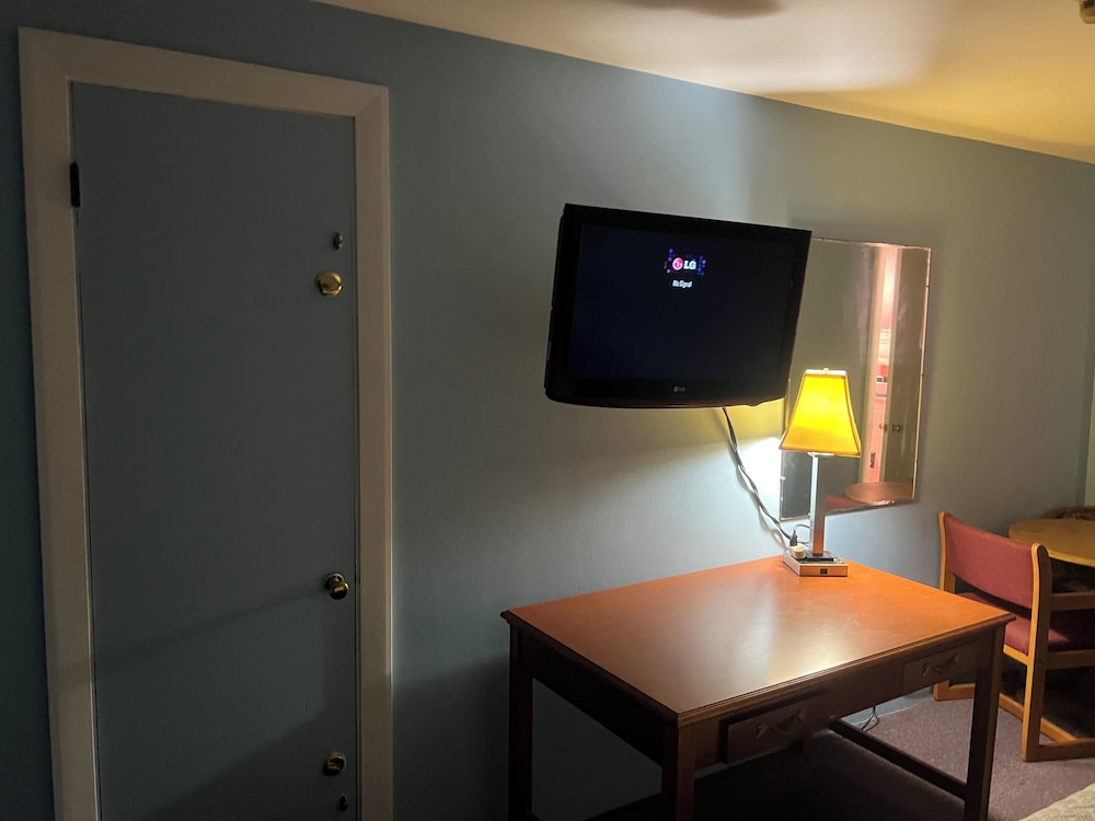 Room, 1 King Bed, Non Smoking photo 2