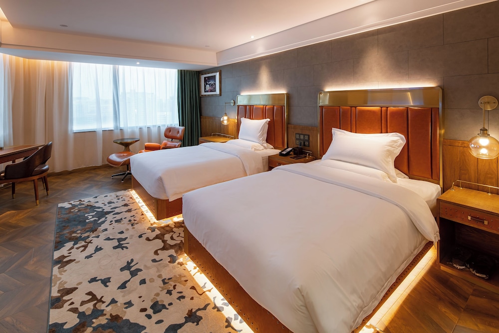 Superior Twin Room, City View