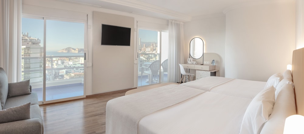 Deluxe Room, Terrace, Sea View (2 Adults and 1 Child) - Photo 4