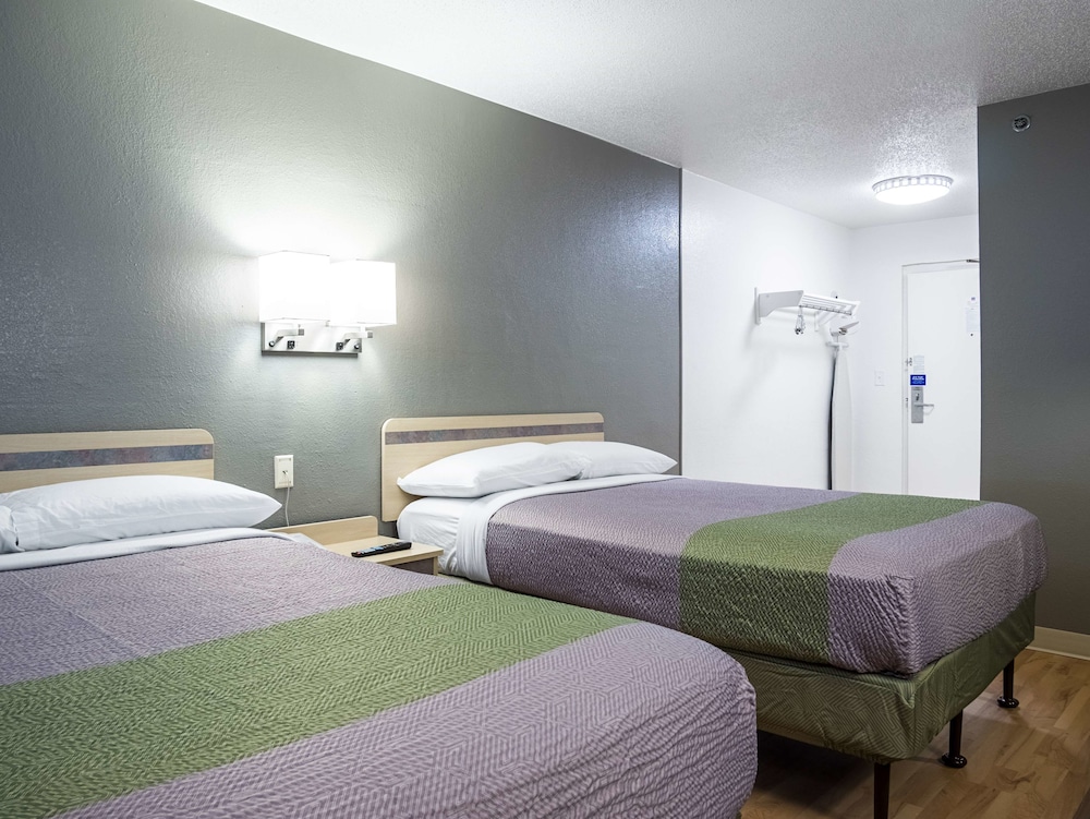 Standard Room, 2 Double Beds, Non Smoking photo 2