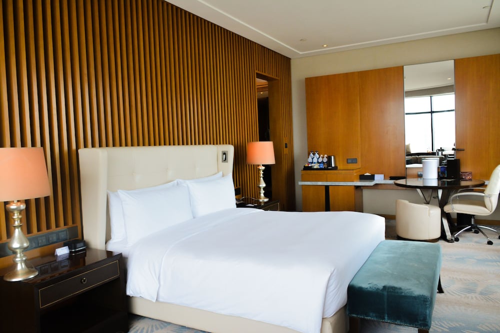 Deluxe Room, 1 King Bed photo 2