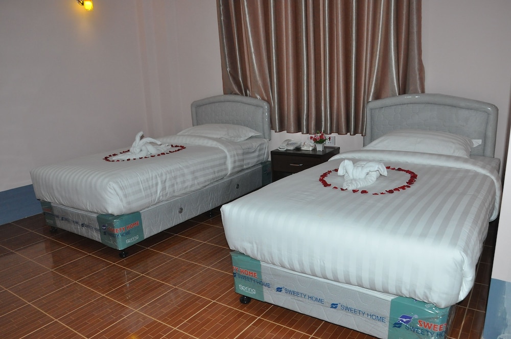 Superior Twin Room, 2 Twin Beds, City View photo 2