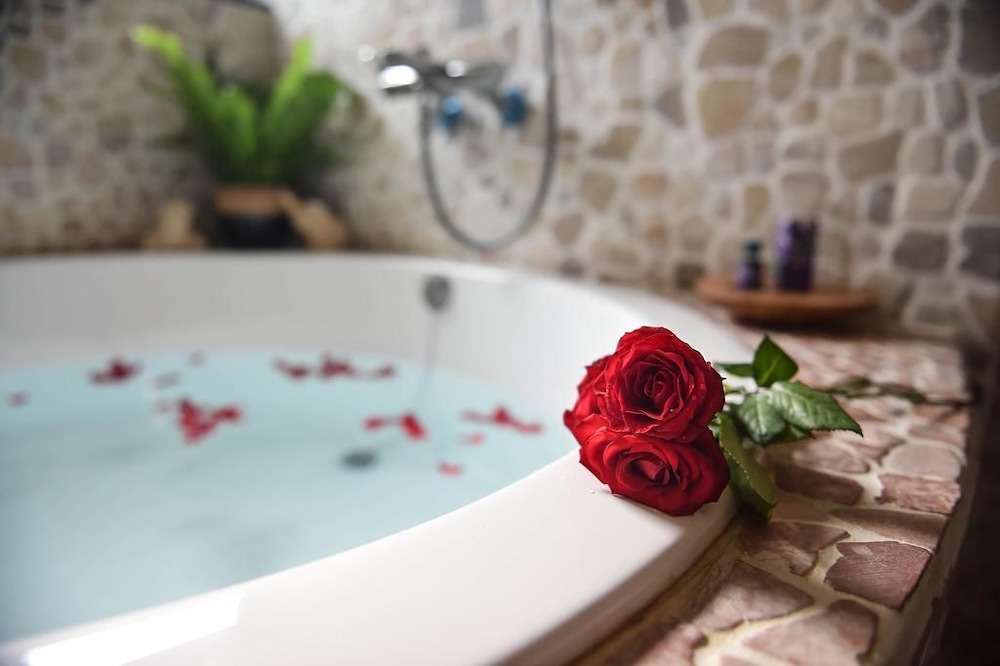 Double Room, Bathtub - Photo 10
