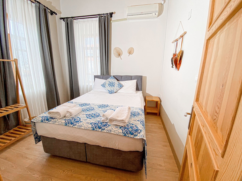 Standard Room, Partial Sea View photo 1