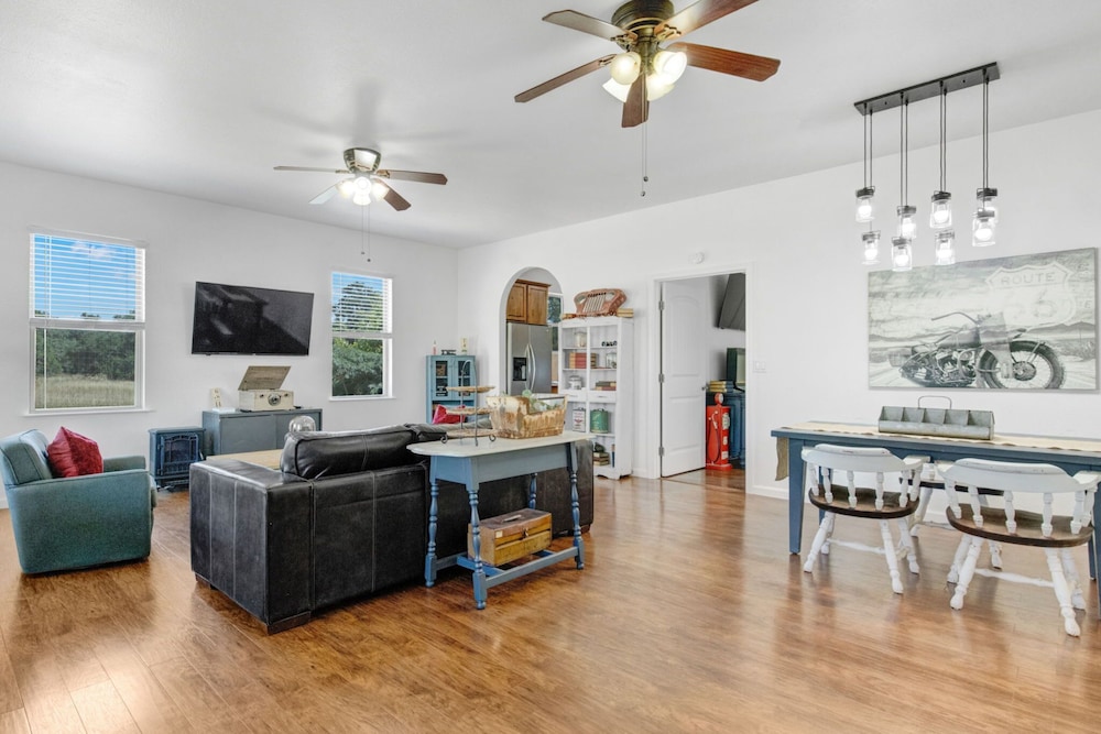 Apartment, 1 King Bed, Hot Tub (1029 US 87 S)
