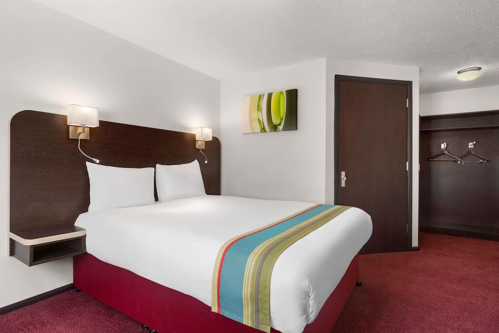 Room, 1 Double Bed, Accessible - Photo 4