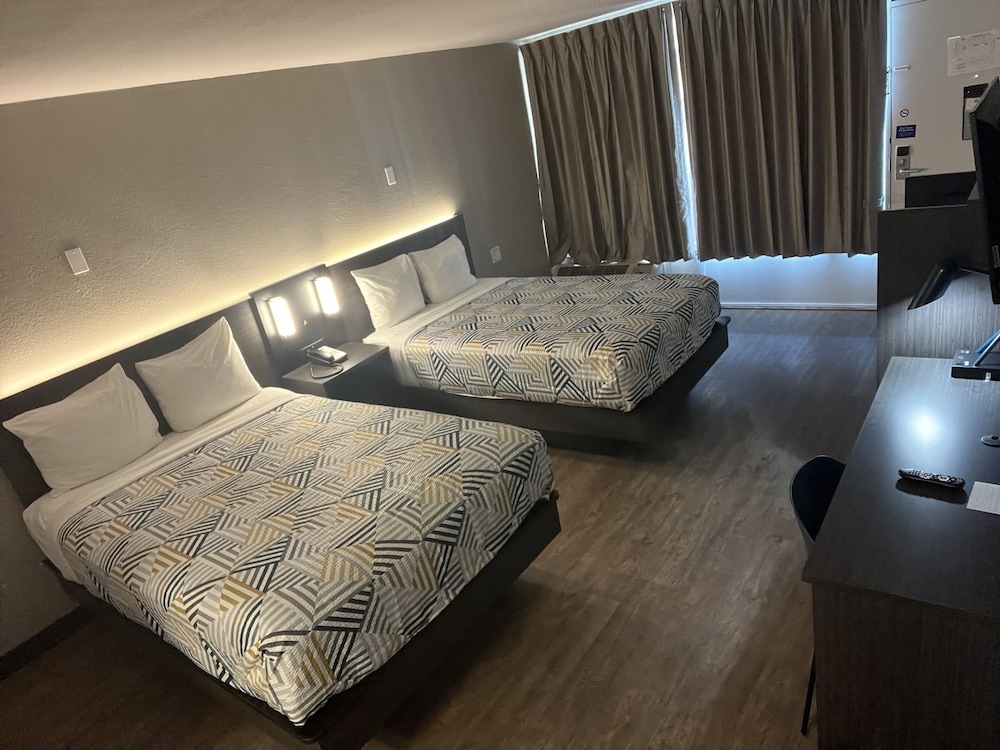 Standard Room, 2 Double Beds, Non Smoking, Refrigerator & Microwave - Photo 4
