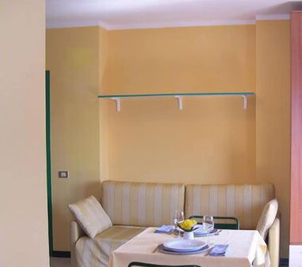 Standard Triple Room photo 2
