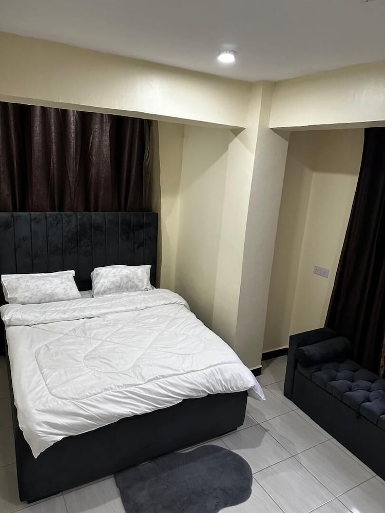 Luxury Apartment, 3 Bedrooms, Balcony, City View